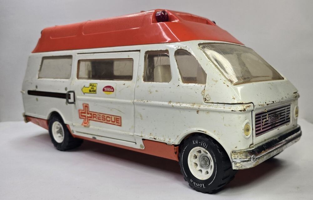 VINTAGE TONKA PRESSED STEEL RESCUE AMBULANCE